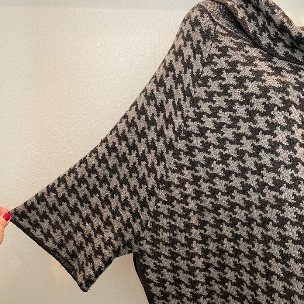 Loft Poncho - Picture 3 of 4